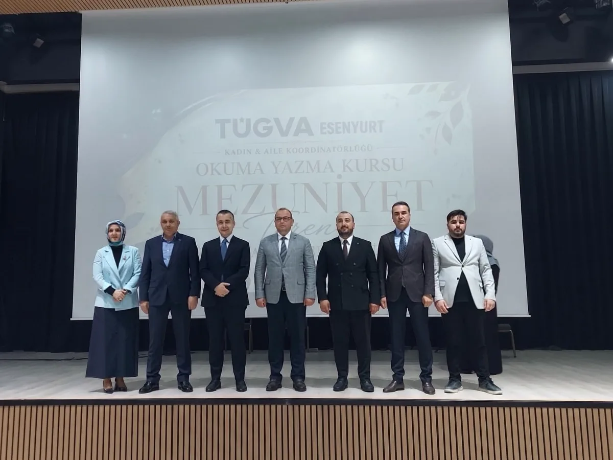 Esenyurt'ta Gurur Tablosu: 400 Kursiyer Okuma Yazma Öğrendi Esenyurt'ta Gurur Tablosu: 400 Kursiyer Okuma Yazma Öğrendi
