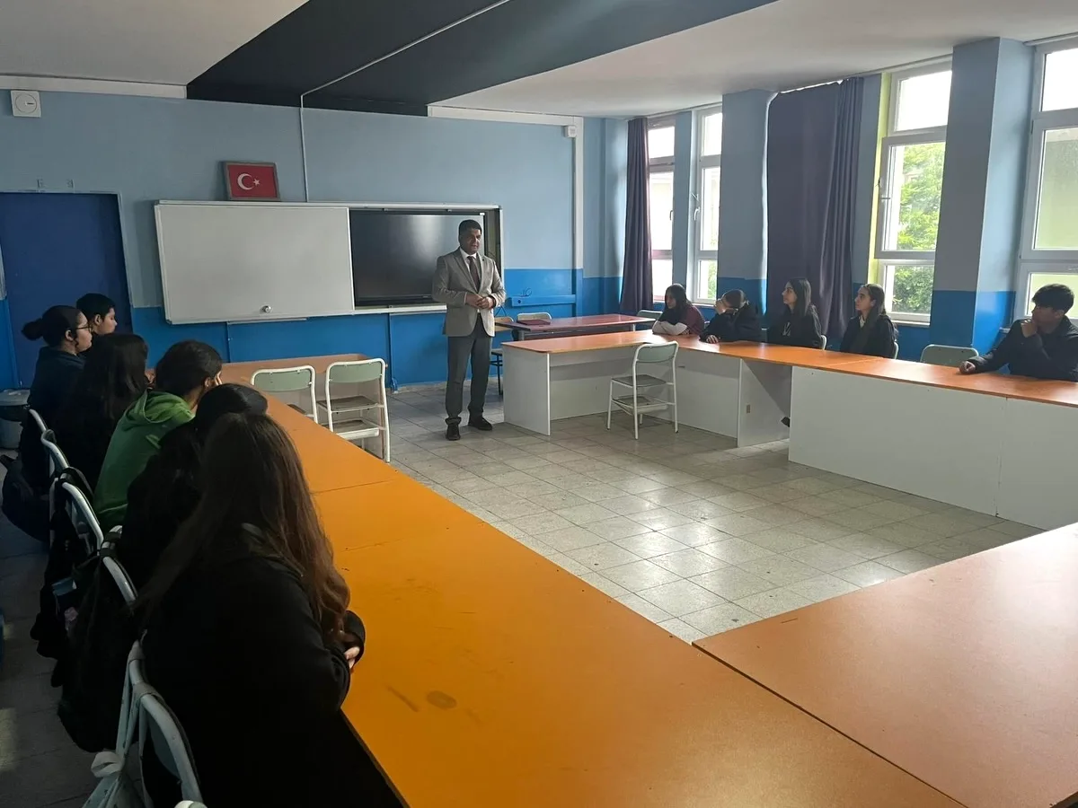 Yalova Çınarcık'ta DYK Denetimi: Şube Müdürü Polat, Gülkent Ortaokulu'nda İnceleme Yaptı Yalova Çınarcık'ta DYK Denetimi: Şube Müdürü Polat, Gülkent Ortaokulu'nda İnceleme Yaptı
