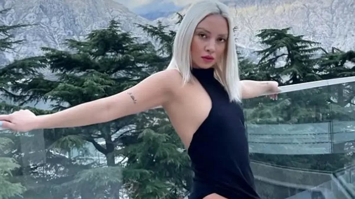 Ece Seçkin'in Sahne Aldığı Gece: 1.5 Ayda Yaşanan Değişim Ece Seçkin'in Sahne Aldığı Gece: 1.5 Ayda Yaşanan Değişim