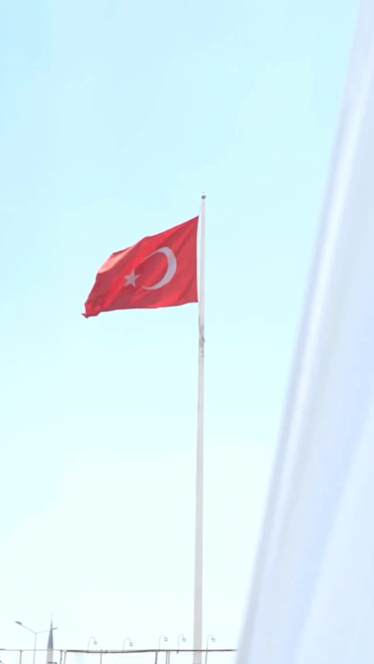 19 Mayıs Coşkusu Tuzla'da Bayraklarla Yaşatıldı 19 Mayıs Coşkusu Tuzla'da Bayraklarla Yaşatıldı