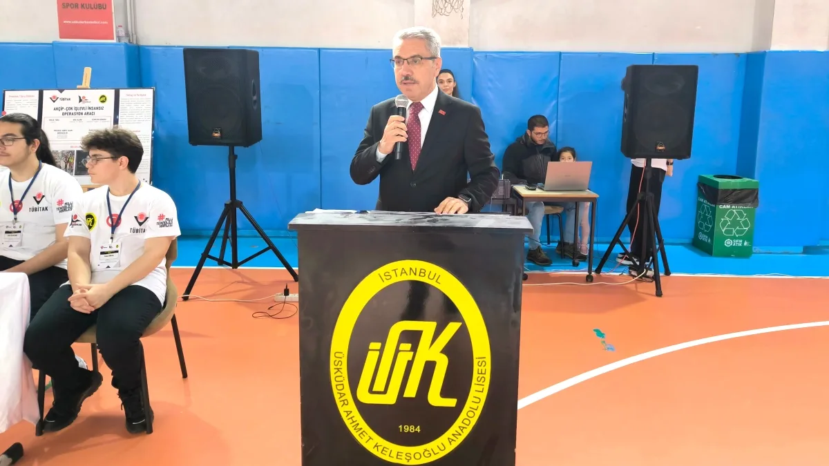 Üsküdar'da Lise Öğrencilerinin Bilim Projeleri Kaymakam Adem Yazıcı'nın Gözünden Geçti Üsküdar'da Lise Öğrencilerinin Bilim Projeleri Kaymakam Adem Yazıcı'nın Gözünden Geçti