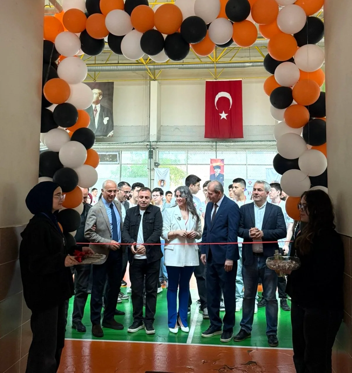Bursa Osmangazi'de TÜBİTAK Bilim Fuarı: Öğrenciler Yetkililerle Buluştu Bursa Osmangazi'de TÜBİTAK Bilim Fuarı: Öğrenciler Yetkililerle Buluştu