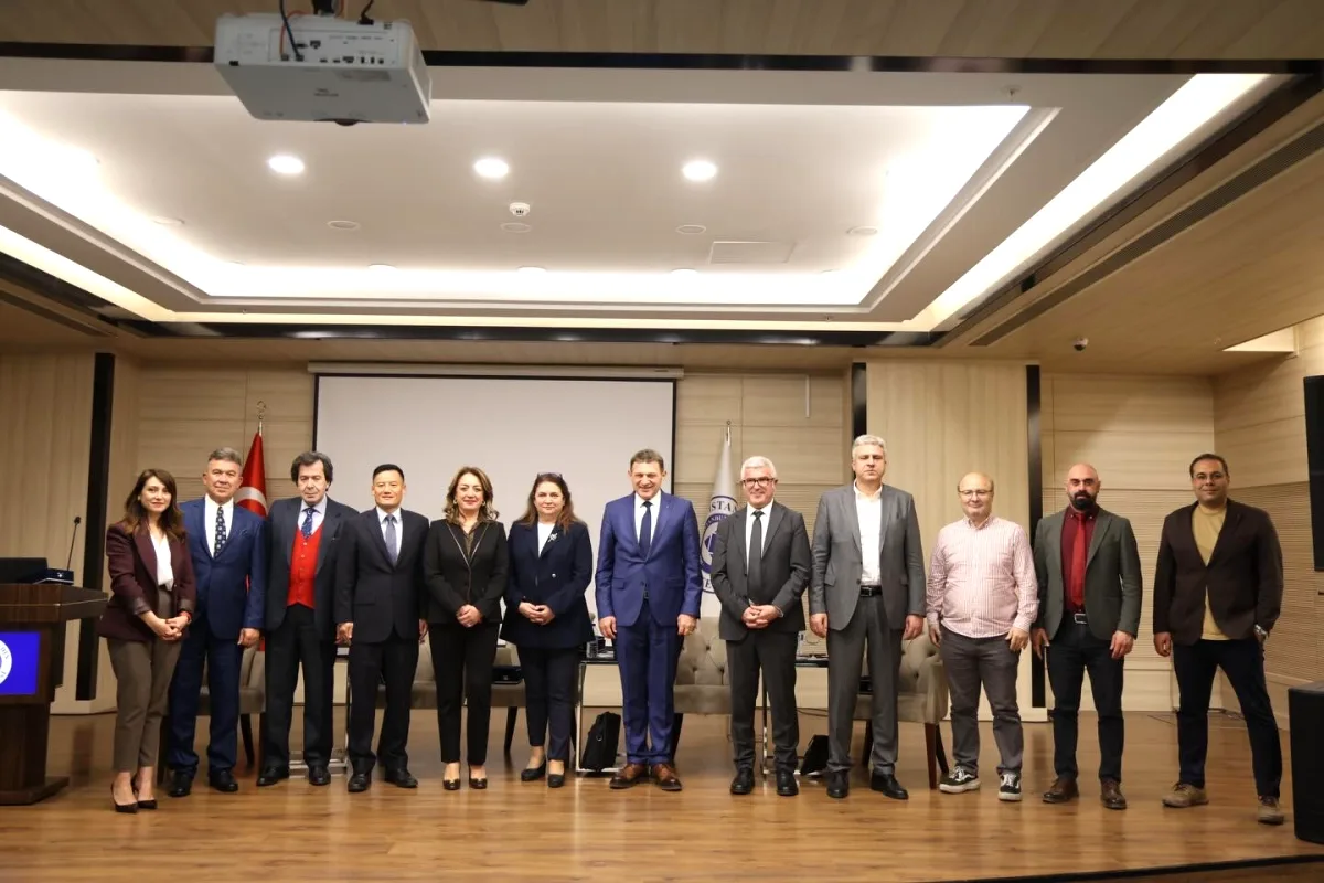 İstanbul Aydın Üniversitesi'nde Türkiye-Çin İlişkilerinde Yeni Dönem Paneli İstanbul Aydın Üniversitesi'nde Türkiye-Çin İlişkilerinde Yeni Dönem Paneli