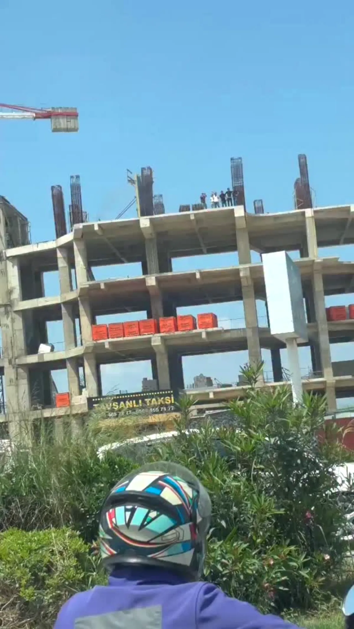 Tavşanlı'da AVM İnşaatında İşçiler Eylem Başlattı: Haklarını Alamayan Çalışanlar Yönetimi Dinlettirdi Tavşanlı'da AVM İnşaatında İşçiler Eylem Başlattı: Haklarını Alamayan Çalışanlar Yönetimi Dinlettirdi