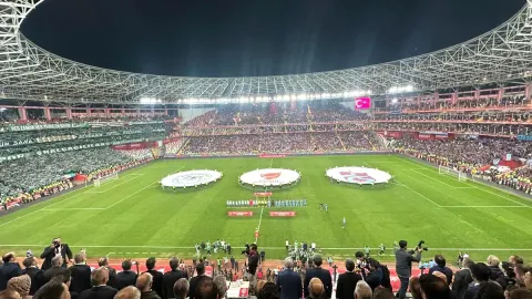 Uğur İbrahim Altay'dan Konyaspor'a destek paylaşımı: 'Umuzun her zaman her yerde yanındayız' Uğur İbrahim Altay'dan Konyaspor'a destek paylaşımı: 'Umuzun her zaman her yerde yanındayız'