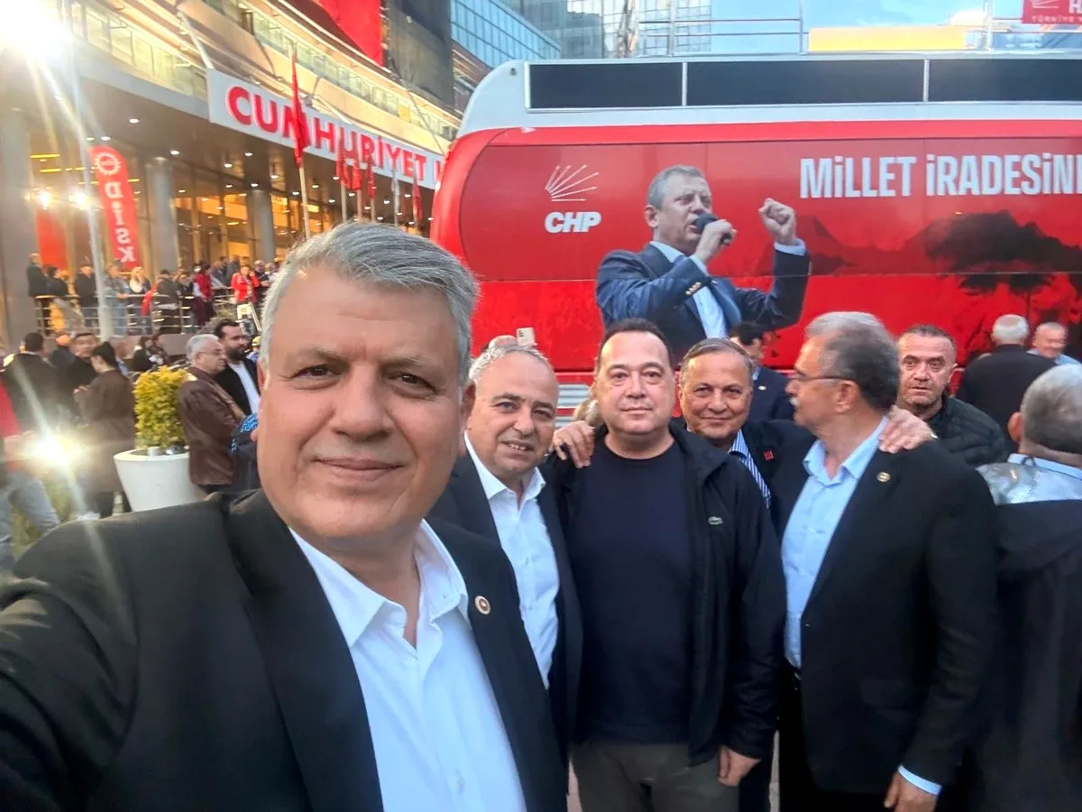 CHP Adana Milletvekili Ayhan Barut'tan Genel Merkez Önünde Direniş Çağrısı CHP Adana Milletvekili Ayhan Barut'tan Genel Merkez Önünde Direniş Çağrısı