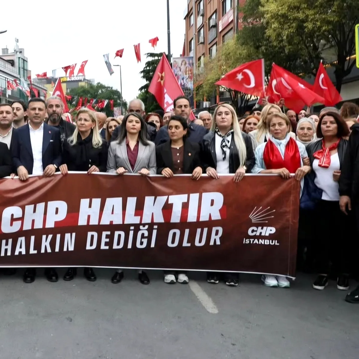 CHP Bakırköy Kadın Kolları'ndan Kenetlenme Çağrısı: İktidar Yürüyüşümüz Durdurulamaz CHP Bakırköy Kadın Kolları'ndan Kenetlenme Çağrısı: İktidar Yürüyüşümüz Durdurulamaz