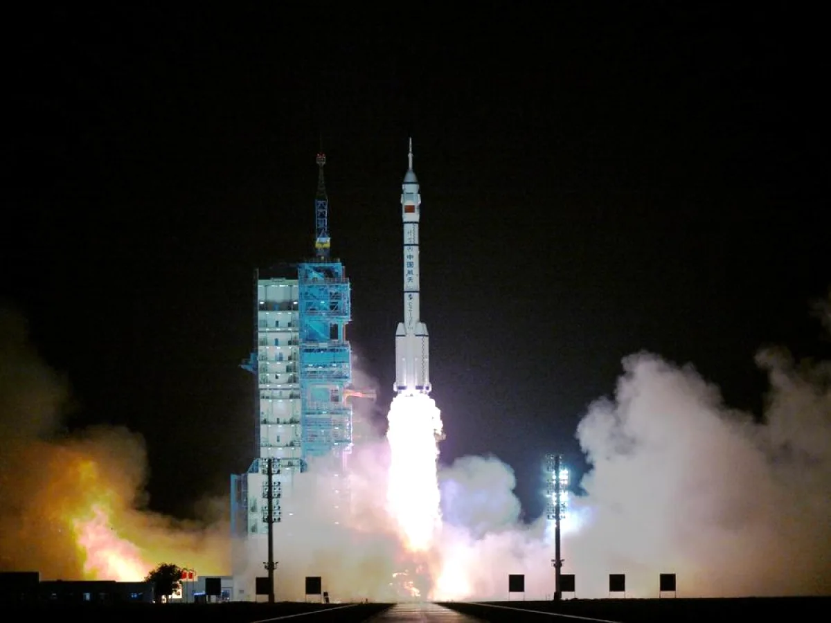 Çin Uzay İstasyonuna Tarihi Mürettebat Gönderdi: İlk Hong Konglu Astronot Çin Uzay İstasyonuna Tarihi Mürettebat Gönderdi: İlk Hong Konglu Astronot