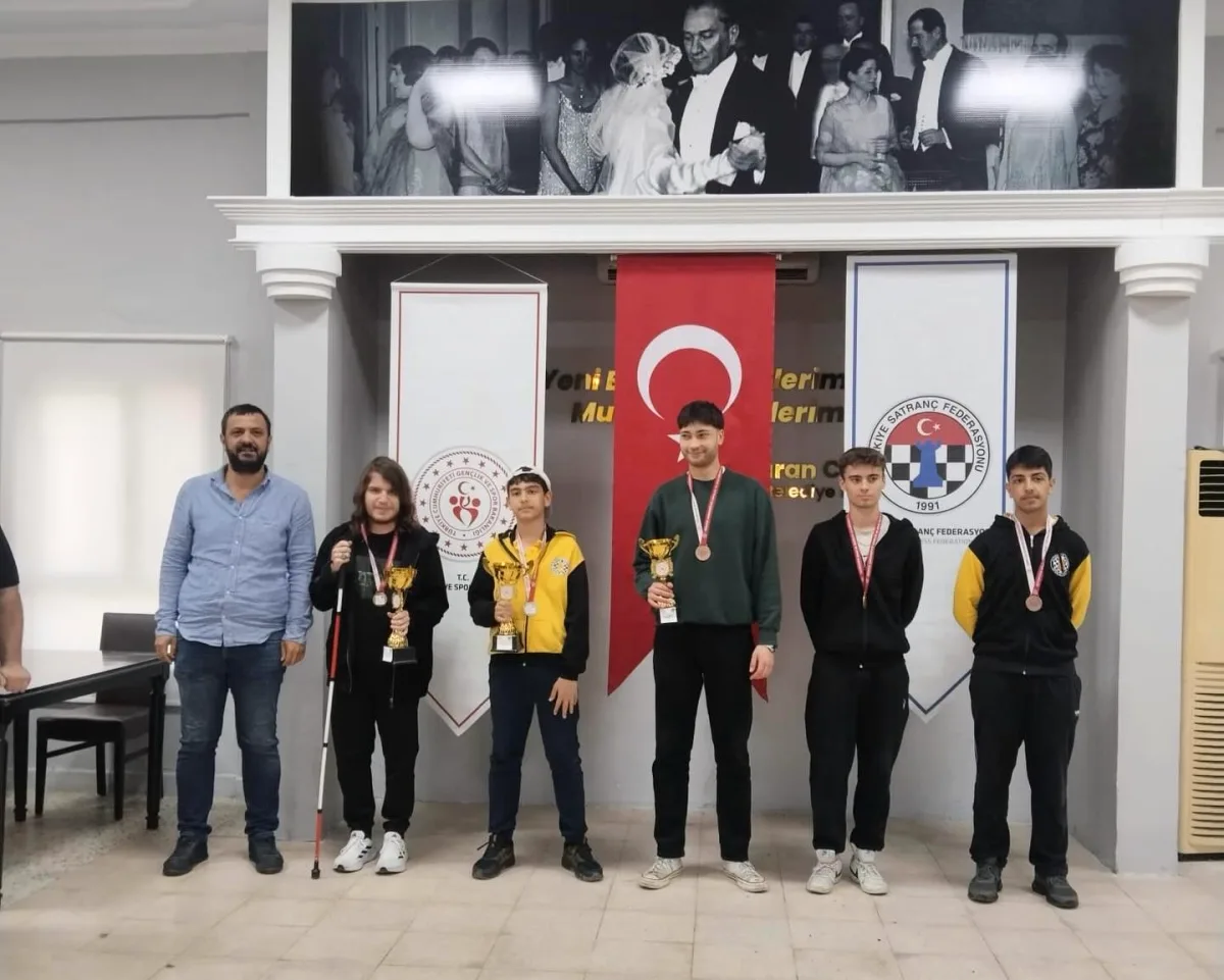 Subaşı'nda Satranç Şampiyonu Meriç Pehlivan'a Övgü Yağdı Subaşı'nda Satranç Şampiyonu Meriç Pehlivan'a Övgü Yağdı