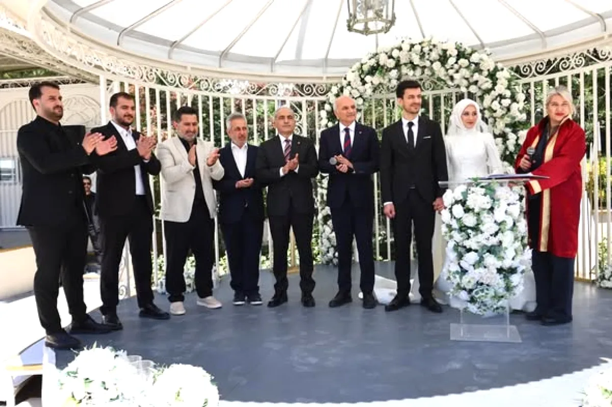Saadet Partisi'nden 'Cami Düşmanı' Suçlamalarına Yanıt Saadet Partisi'nden 'Cami Düşmanı' Suçlamalarına Yanıt