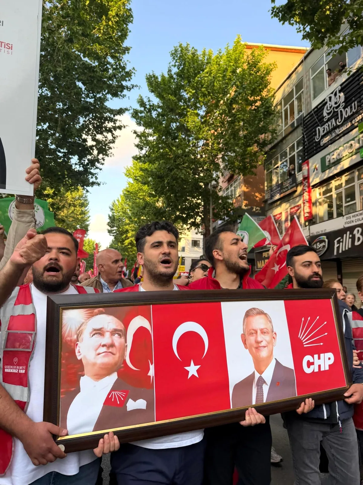 Şirinevler'de CHP Gençliği Kayyum Protestosunda Şirinevler'de CHP Gençliği Kayyum Protestosunda