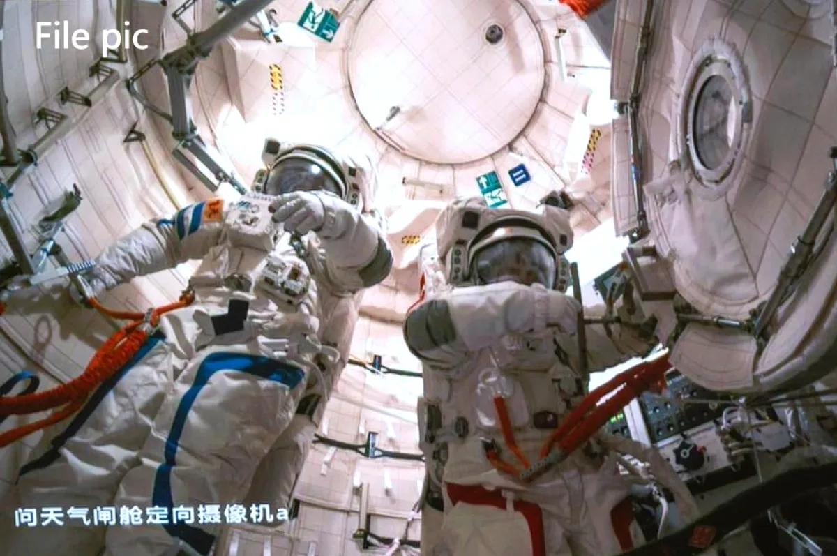 Çin Uzay İstasyonu İçin Geri Sayım: Pakistanlı Astronotlar Eğitime Başladı Çin Uzay İstasyonu İçin Geri Sayım: Pakistanlı Astronotlar Eğitime Başladı