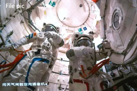 Çin Uzay İstasyonu İçin Geri Sayım: Pakistanlı Astronotlar Eğitime Başladı