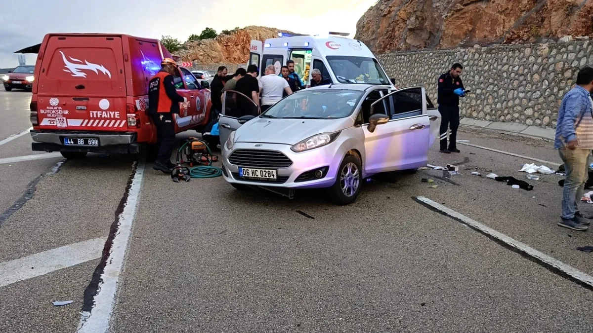Akçadağ'da Trafik Kazası: 12 Yaşında Çocuk Hayatını Kaybetti Akçadağ'da Trafik Kazası: 12 Yaşında Çocuk Hayatını Kaybetti