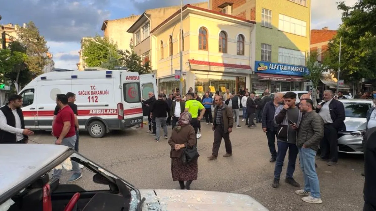 Kastamonu'da Otomobille Saldırı: 2 Yaralı Kastamonu'da Otomobille Saldırı: 2 Yaralı