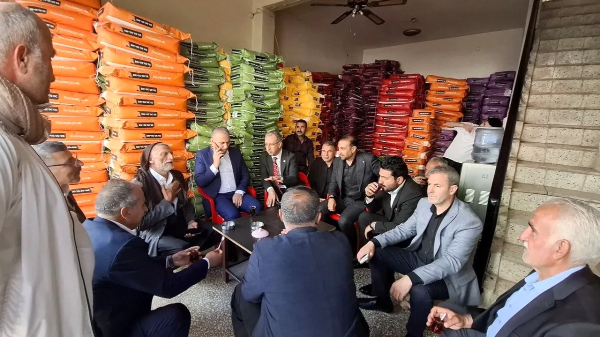 Siverek'te Bayram Hazırlığı: Milletvekili Dusak'tan Esnaf ve Vatandaş Ziyaretleri Siverek'te Bayram Hazırlığı: Milletvekili Dusak'tan Esnaf ve Vatandaş Ziyaretleri