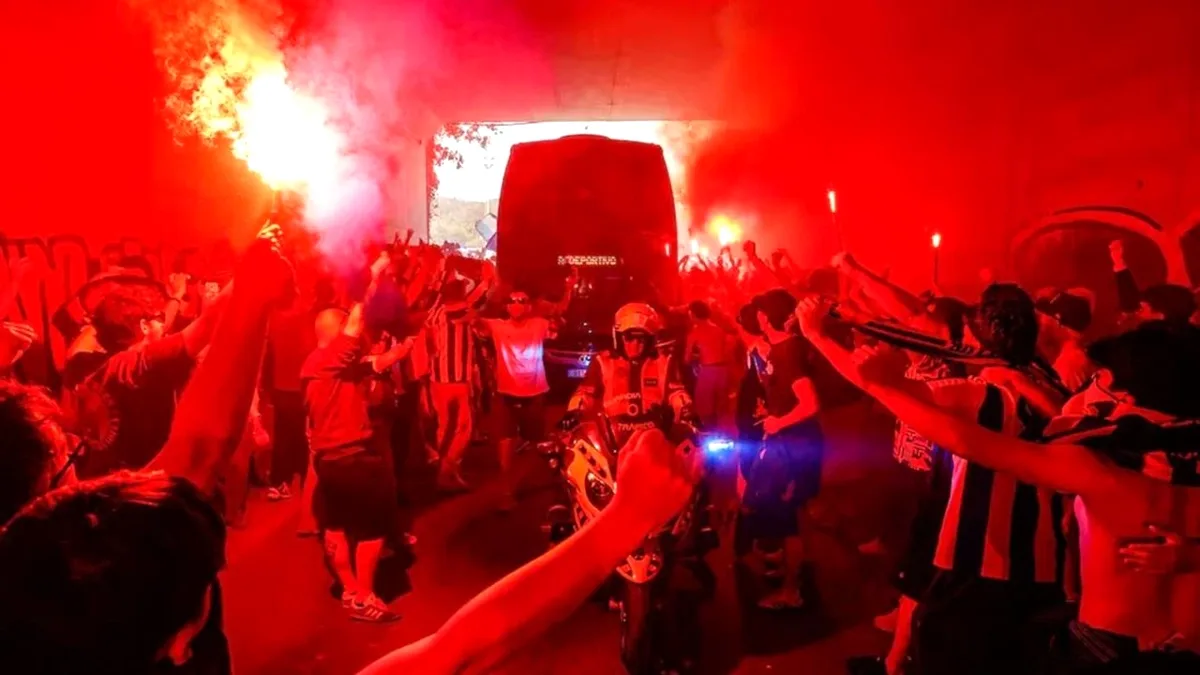 Deportivo La Coruña, 8 Yıl Sonra La Liga'ya Yükseldi | Türk Bayraklı 'Los Turcos' Döndü Deportivo La Coruña, 8 Yıl Sonra La Liga'ya Yükseldi | Türk Bayraklı 'Los Turcos' Döndü
