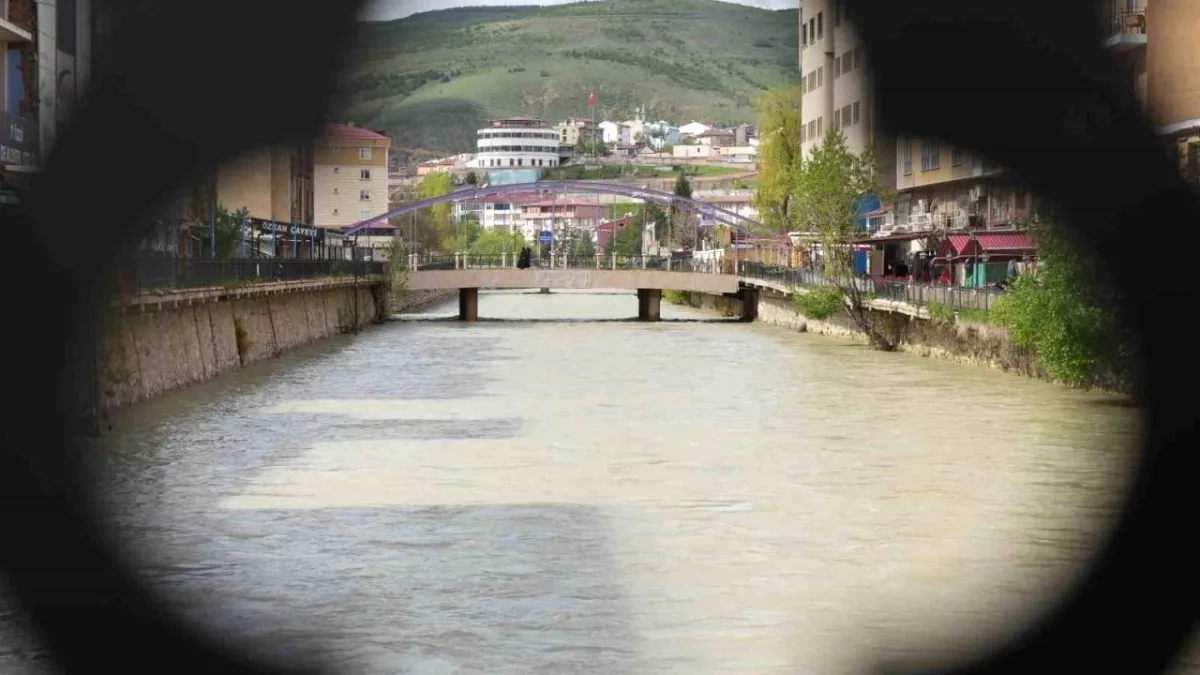 Bayburt'ta Çoruh Nehri Bahar Yağışlarıyla Güçlendi Bayburt'ta Çoruh Nehri Bahar Yağışlarıyla Güçlendi