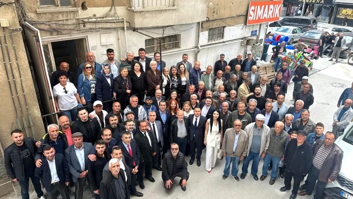 CHP Niğde'de Bayramlaşma: "Özgür Başkan" Sloganları CHP Niğde'de Bayramlaşma: "Özgür Başkan" Sloganları