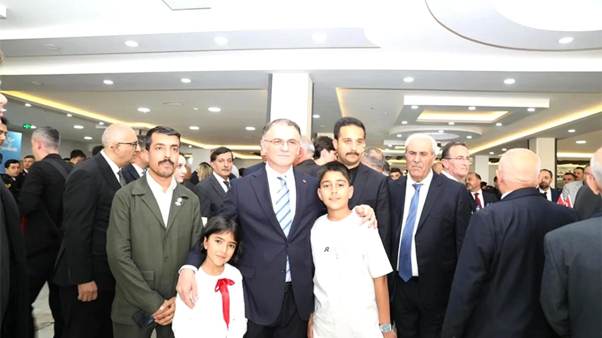 Van'da Kurban Bayramı coşkusu ve yatırım mesajları Van'da Kurban Bayramı coşkusu ve yatırım mesajları