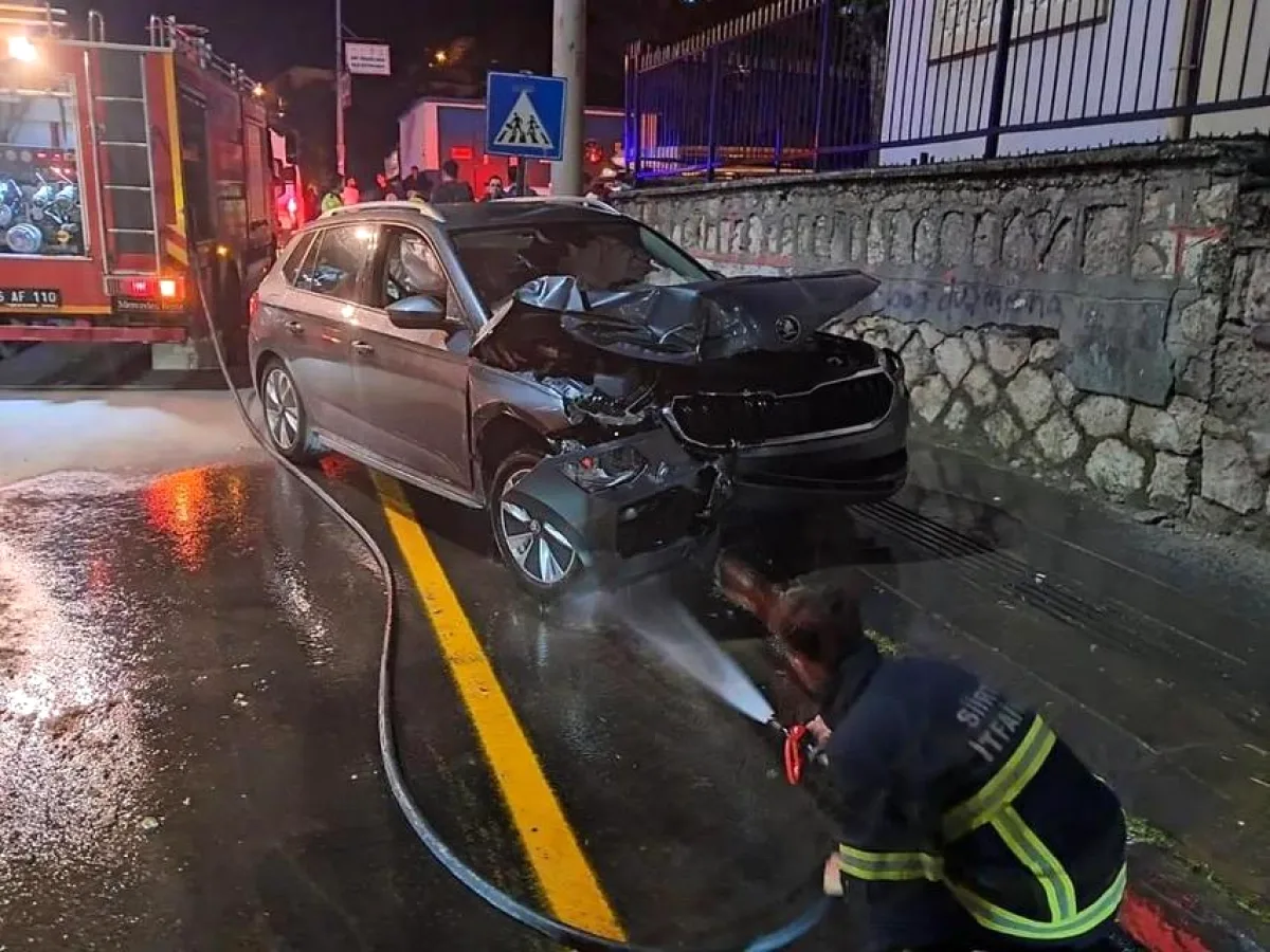 Otomobil ile Kepçe Kafa Kafaya Çarpıştı: 5 Yaralı Otomobil ile Kepçe Kafa Kafaya Çarpıştı: 5 Yaralı