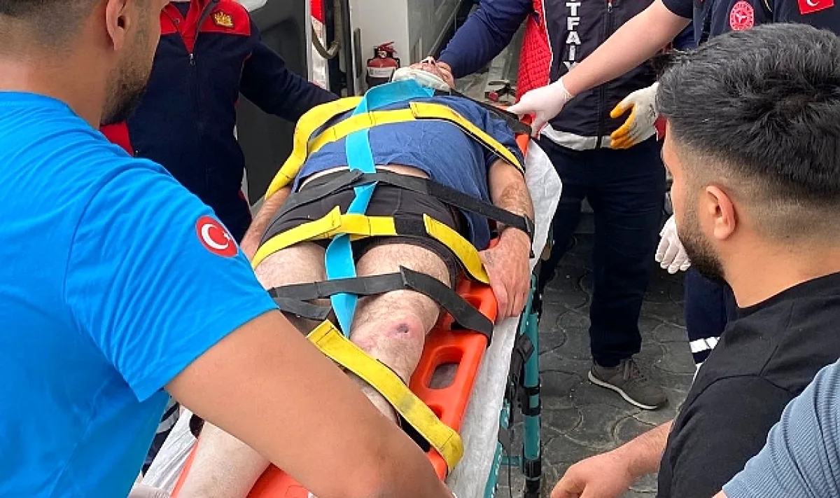 Iğdır'da Evinde Düşen Vatandaşa Çoklu Ekip Müdahalesi Iğdır'da Evinde Düşen Vatandaşa Çoklu Ekip Müdahalesi