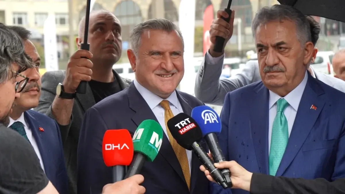 Bakan Bak'tan Fenerbahçe Otobüsü Saldırısı ve Milli Takım Açıklamaları Bakan Bak'tan Fenerbahçe Otobüsü Saldırısı ve Milli Takım Açıklamaları