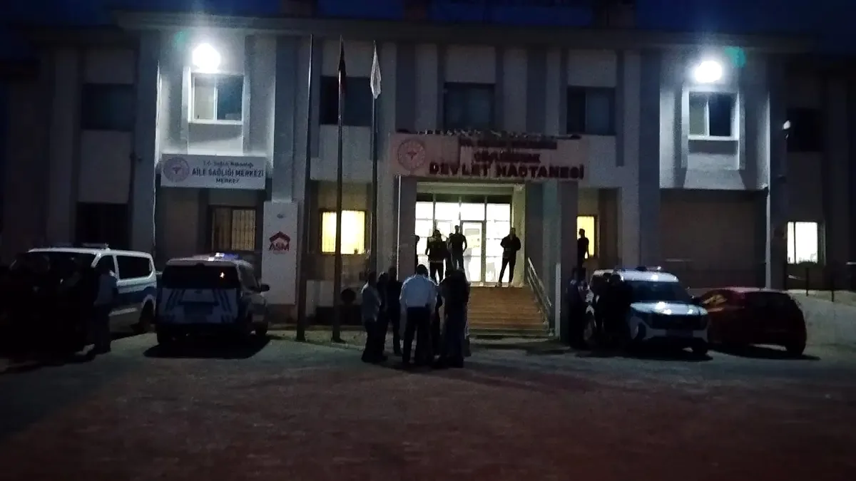 Şırnak'ta Aileler Arası Silahlı Kavga: 11 Yaralı, 11 Gözaltı Şırnak'ta Aileler Arası Silahlı Kavga: 11 Yaralı, 11 Gözaltı