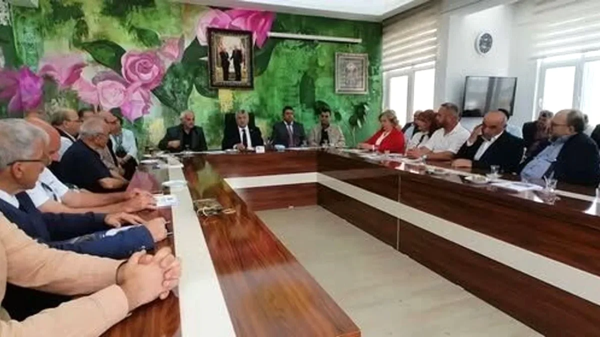 Senirkent'te Yoğun Katılımlı Bayramlaşma Programı Senirkent'te Yoğun Katılımlı Bayramlaşma Programı