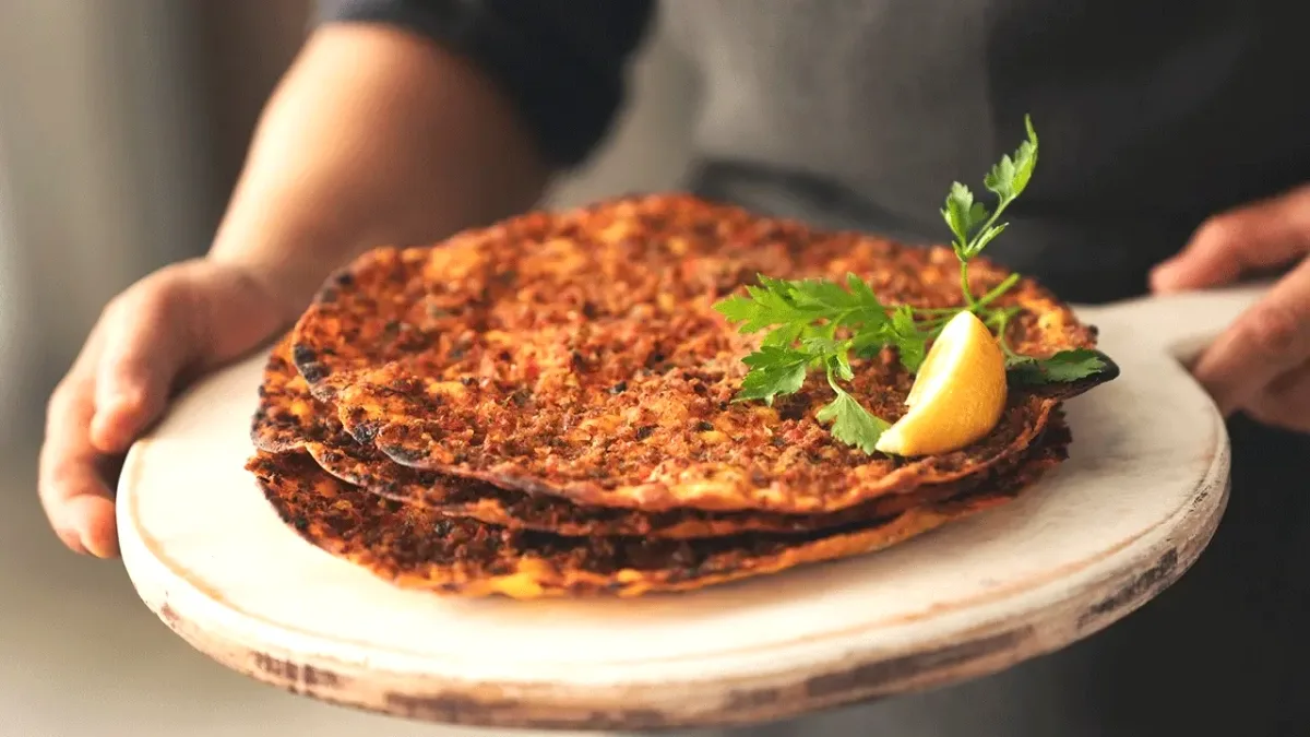 Fethiye'de 1.450 TL'ye Satılan Lahmacun İçin Ağır Yaptırım Süreci Başlatıldı Fethiye'de 1.450 TL'ye Satılan Lahmacun İçin Ağır Yaptırım Süreci Başlatıldı