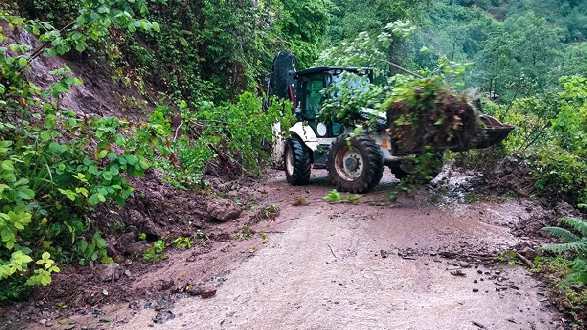 Trabzon'dan 61 Saatlik Direniş: Rize'de Selin Yaraları Sarılıyor Trabzon'dan 61 Saatlik Direniş: Rize'de Selin Yaraları Sarılıyor