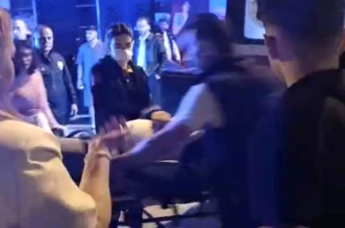 Eskişehir'de laf atma kavgasında 2 kişi gözaltına alındı Eskişehir'de laf atma kavgasında 2 kişi gözaltına alındı