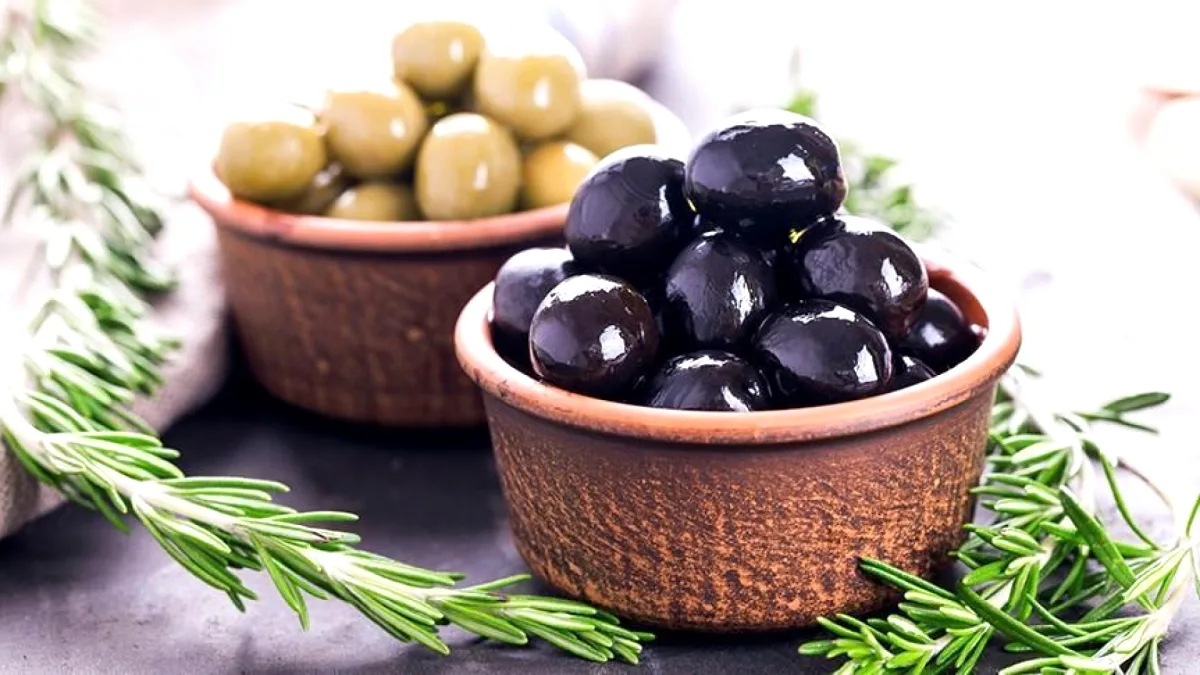 İzmir'de Zeytin Skandalı! Tanesi 50 Liraya Satılan Ürüne Ceza Yağdı İzmir'de Zeytin Skandalı! Tanesi 50 Liraya Satılan Ürüne Ceza Yağdı