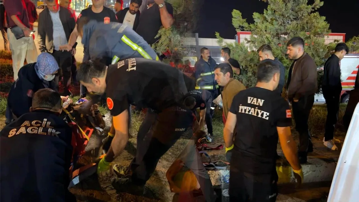 Van'da Trafik Kazası: 8 Kişi Yaralandı Van'da Trafik Kazası: 8 Kişi Yaralandı