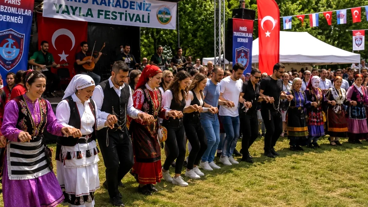 Paris'te Horon Coşkusu: Fransızlar Trabzon Kültürüyle Buluştu Paris'te Horon Coşkusu: Fransızlar Trabzon Kültürüyle Buluştu