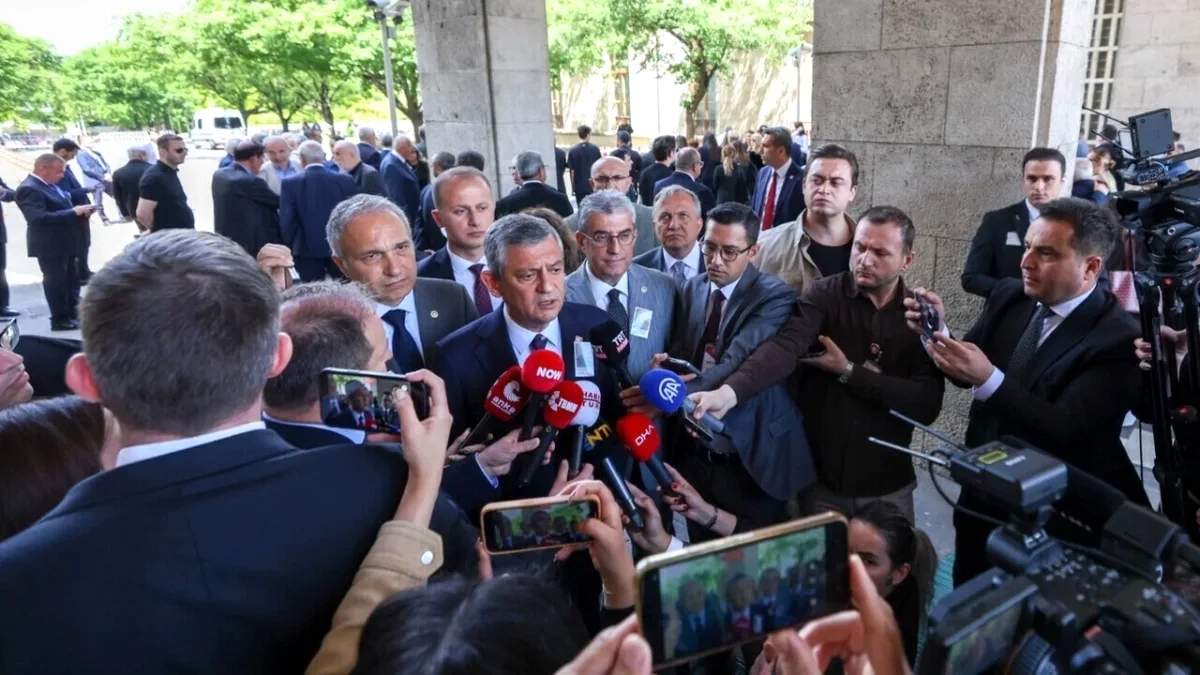 CHP'de Kurultay İmza Kampanyası Başladı: Özgür Özel'den Kritik Açıklamalar CHP'de Kurultay İmza Kampanyası Başladı: Özgür Özel'den Kritik Açıklamalar