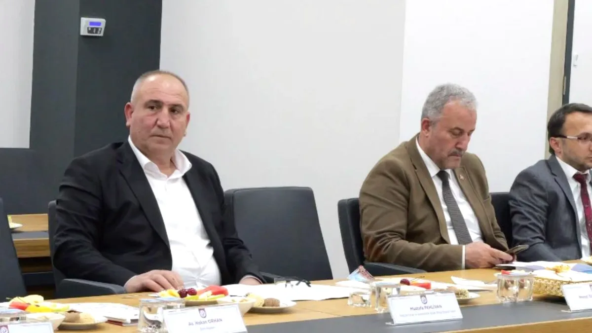 Trabzon'da Anayasa Çalıştayı: TESOB Temsil Edildi Trabzon'da Anayasa Çalıştayı: TESOB Temsil Edildi