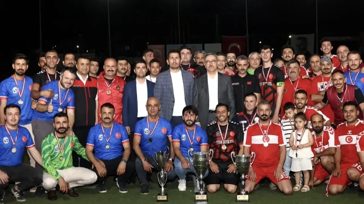 Hatay Büyükşehir Belediyesi Birimler Arası Futbol Turnuvası Sona Erdi Hatay Büyükşehir Belediyesi Birimler Arası Futbol Turnuvası Sona Erdi