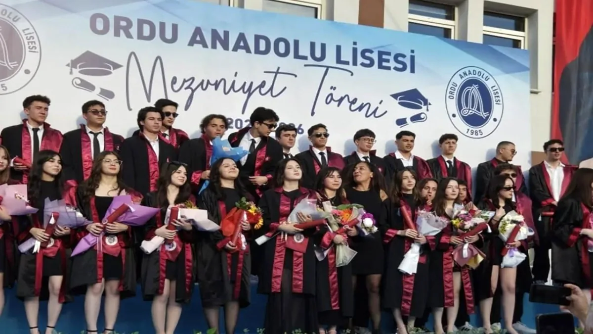 Ordu Anadolu Lisesi'nde Duygu Dolu Mezuniyet Töreni Ordu Anadolu Lisesi'nde Duygu Dolu Mezuniyet Töreni