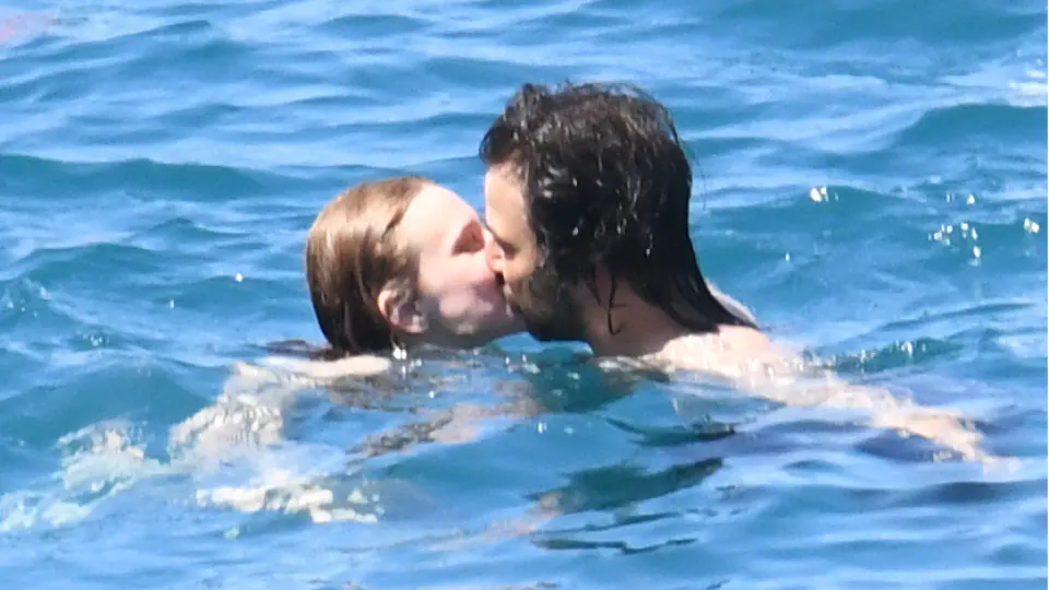 Bodrum'da Ünlülerin Yaz Keyfi: Ahsen Eroğlu ve Kemal Ertuğ'dan Romantik Anlar görseli