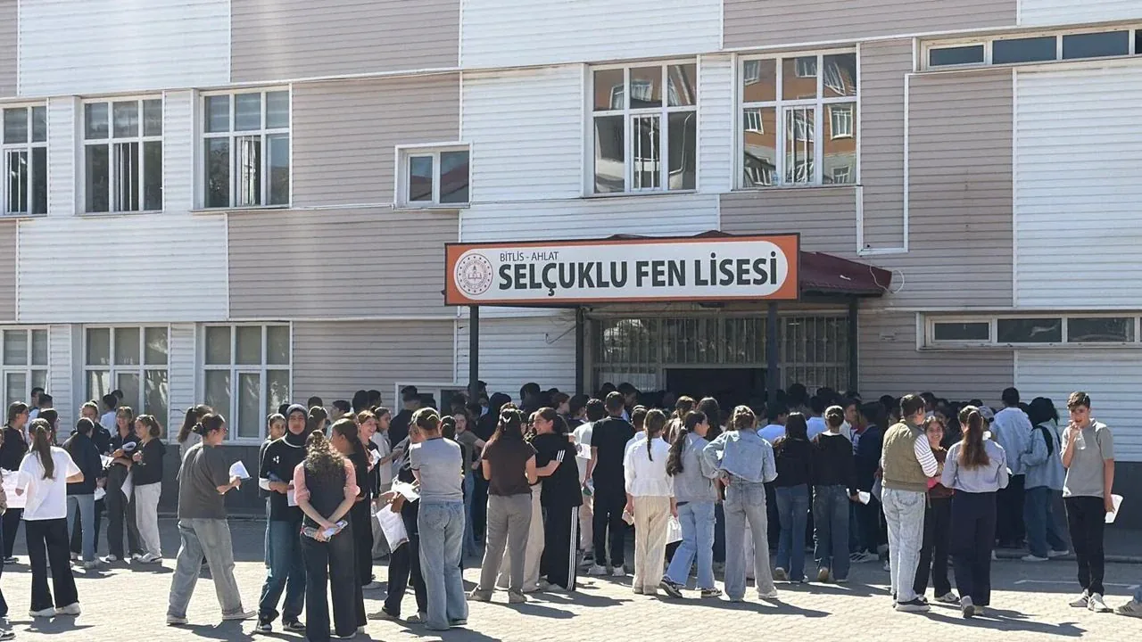 Ahlat'ta LGS Heyecanı: 514 Öğrenci Gelecek İçin Ter Döküyor