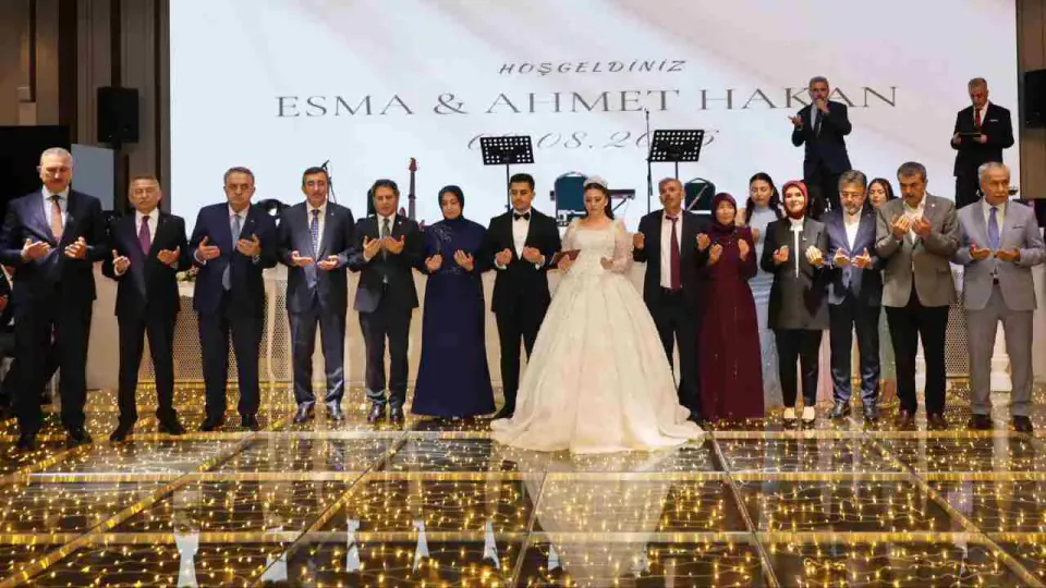 Gaziantep Milletvekili Ali Şahin'in Oğlu Ahmet Hakan Şahin Evlendi görseli