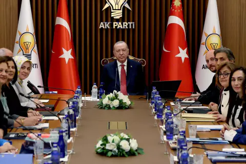 Erdoğan, AK Parti'li 18 kadın belediye başkanını Kongre Merkezi'nde kabul etti