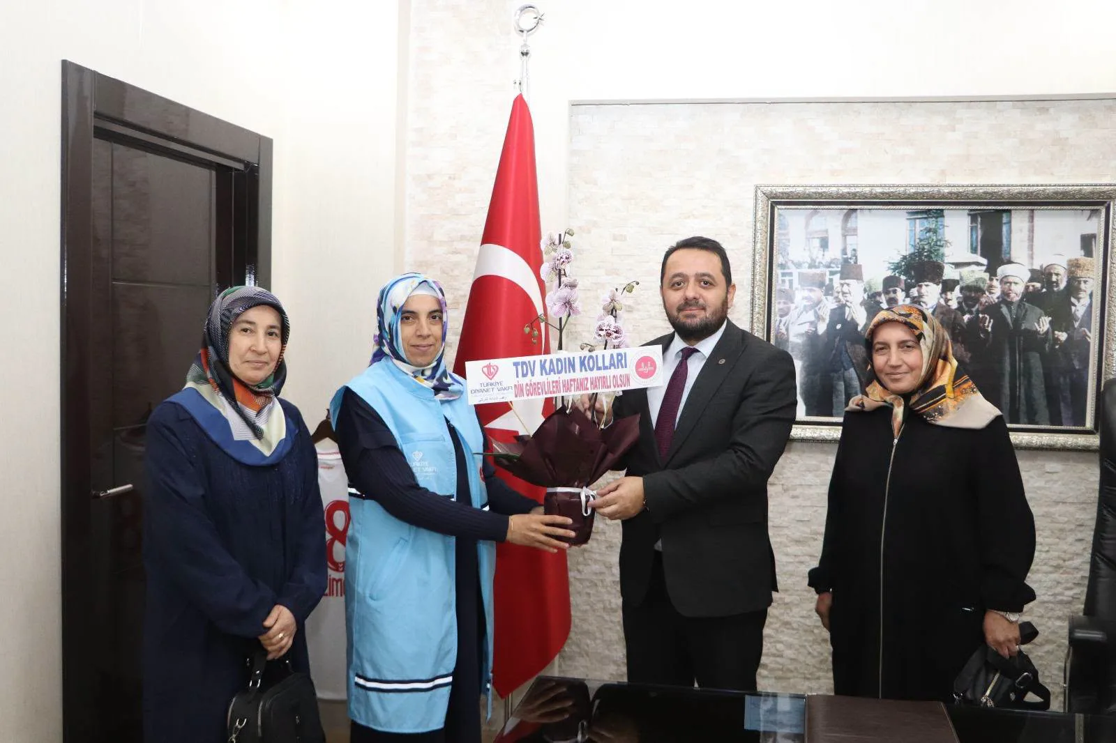 Sivas Müftüsü Hasan Limon, Camiler Haftası dolayısıyla ziyaret edildi Sivas Müftüsü Hasan Limon, Camiler Haftası dolayısıyla ziyaret edildi