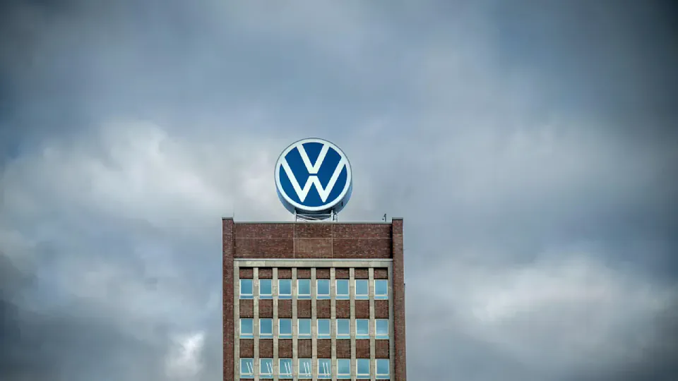 Volkswagen'de dev işten çıkarma planı: 100 bin çalışan risk altında görseli
