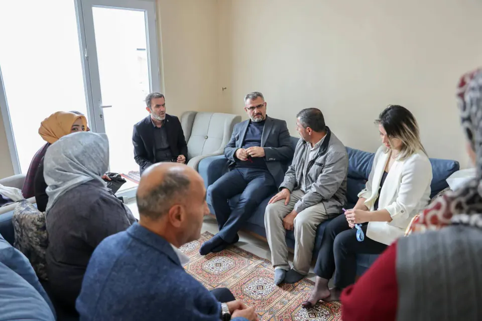 AK Parti Sivas'tan Yüceyurt'a hane hane ziyaret: Tanrıverdi talep aldı görseli