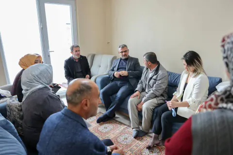 AK Parti Sivas'tan Yüceyurt'a hane hane ziyaret: Tanrıverdi talep aldı