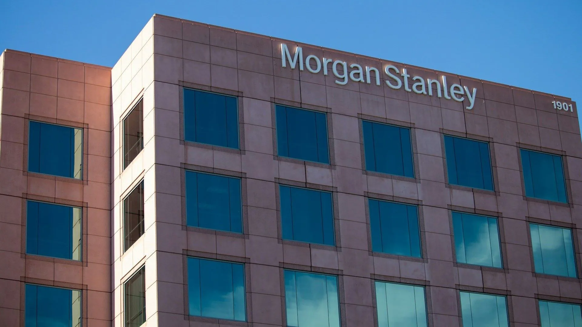 Morgan Stanley'den Finans Dünyasında Devrim: 9-5 Bankacılık Dönemi Sona Eriyor Morgan Stanley'den Finans Dünyasında Devrim: 9-5 Bankacılık Dönemi Sona Eriyor