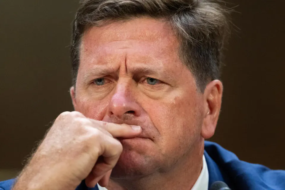 Trump'ın Yapay Zeka Zarfu Jay Clayton: Kripto Sıkıştırmasının Mimarından AI Denetimine görseli