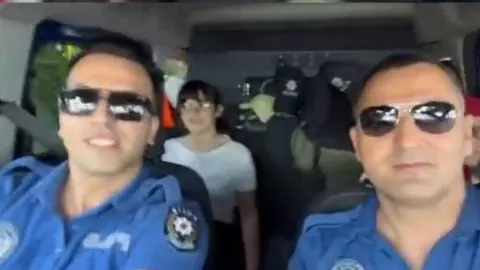 Aydın'da YKS heyecanına anlamlı destek: Polis ekipleri engelli öğrenciyi sınava taşıdı